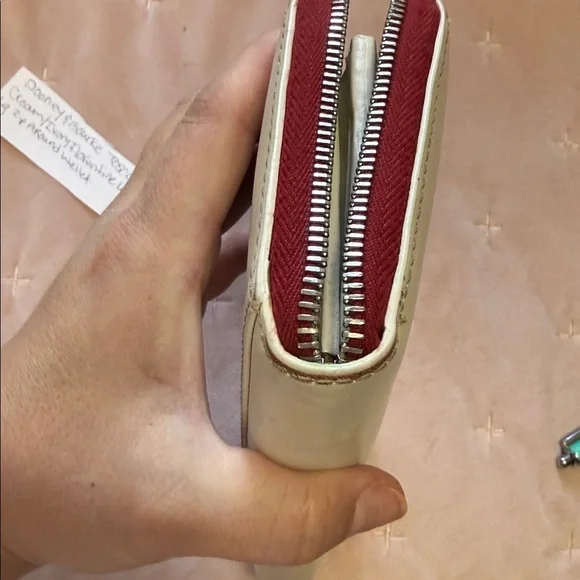 Dooney & Bourke LG Toscana Cream and Red Leather Wallet - Picture 12 of 14